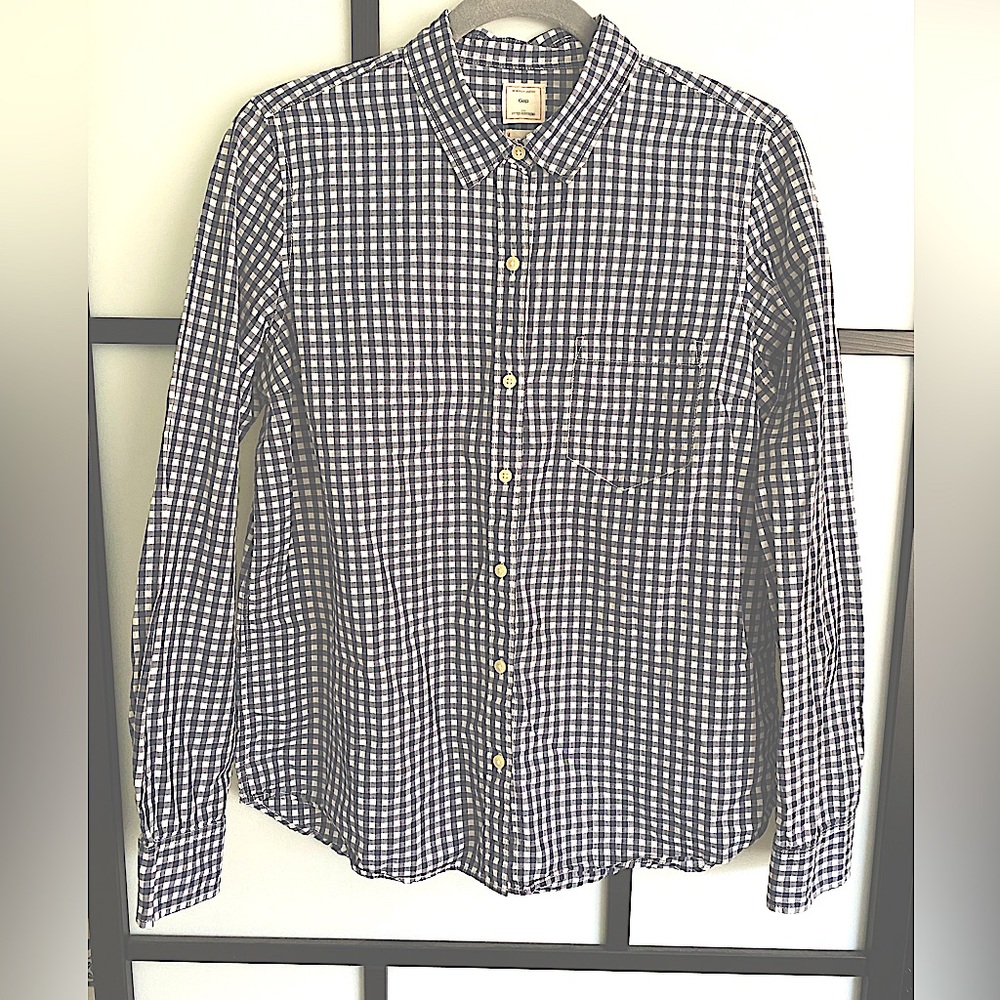 Gap all cotton classic button shirt. Very dark blue with white. EUC!!